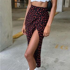 Princess Polly Black and Red Floral Women's Skirt